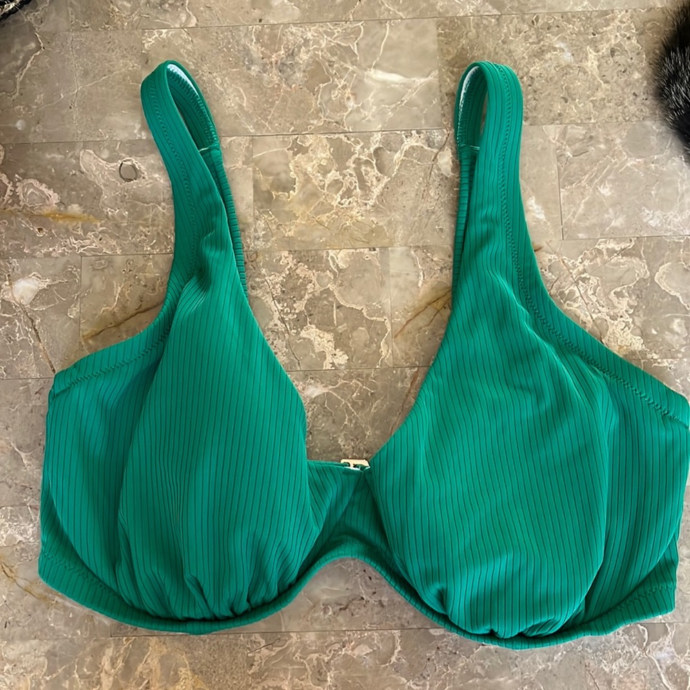 Shade & Shore Bra Style Green Swim Top. Size 36DD